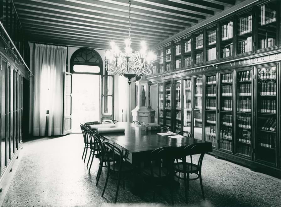 Sala storica della biblioteca Sala storica della biblioteca